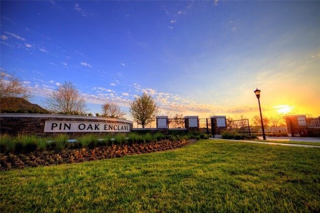 Building Photo - 24918 Meadowthorn Crest Ln