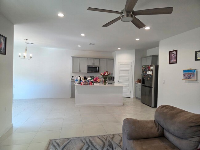 Building Photo - 12774 E Joffroy Dr