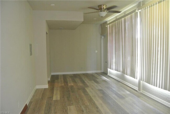 Foto del edificio - 777 W Market St