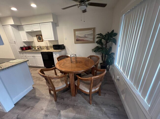 Dining Area - 1550 W Ashlan Ave