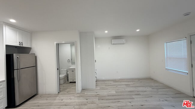 Foto del edificio - 7345 Tyrone Ave