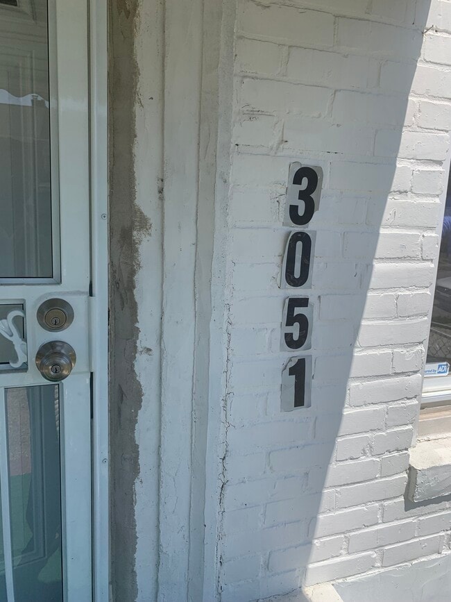 Building Photo - 3051 Ascension St