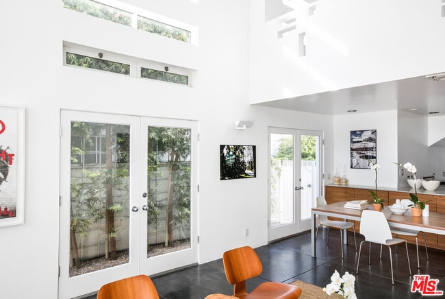 Building Photo - 1415 Cabrillo Ave