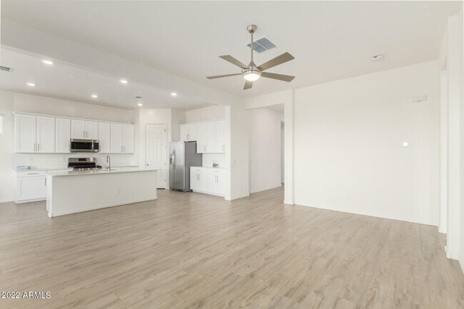 Building Photo - 18545 W Chuckwalla Canyon Rd