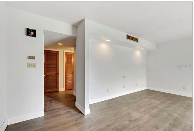 Foto del edificio - 2241 Burnway Rd