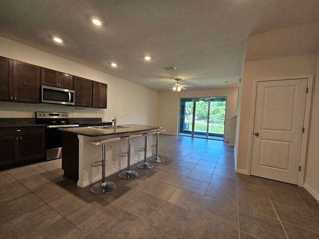 Foto del edificio - 8652 Milestone Dr