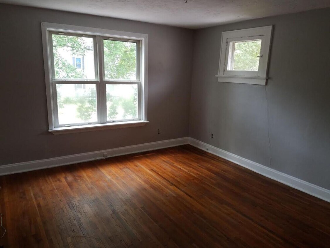 Primary Photo - 3 bedroom 1 bathroom duplex in Bexley Schools