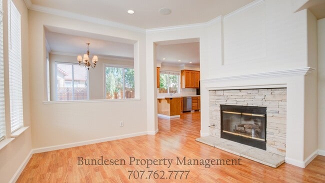 Building Photo - Spacious 2-Story Home