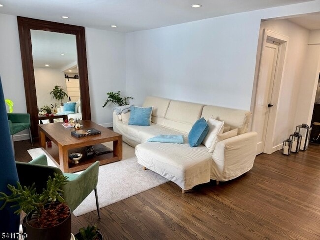 Building Photo - 321 Minute Arms Rd