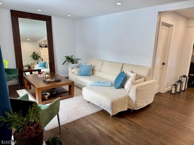 Foto del edificio - 321 Minute Arms Rd