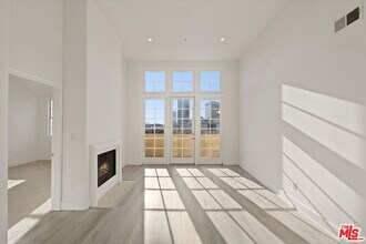 Building Photo - 1225 Armacost Ave