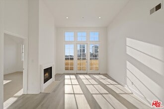 Building Photo - 1225 Armacost Ave