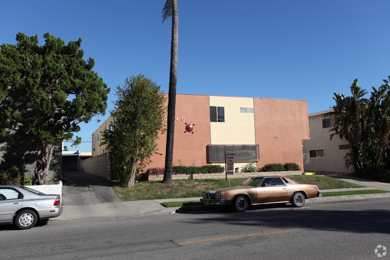 Foto del edificio - 8746 Owensmouth Ave