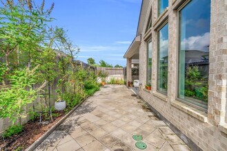 Building Photo - 31418 Golden Cliffs Ln