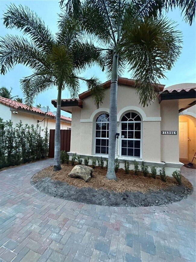 Foto del edificio - 15945 NW 81st Ct