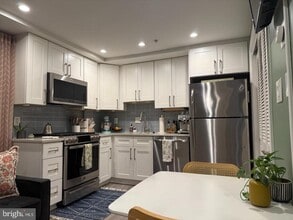 Building Photo - 625 Park Rd NW