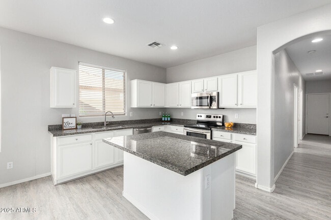 Building Photo - 2936 E Hazeltine Way