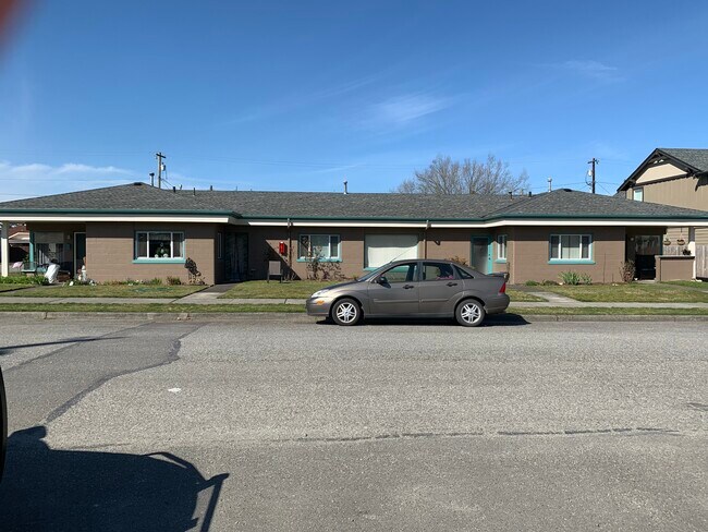 Building Photo - 202 N Gifford Ave