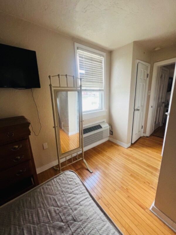 Building Photo - 331 Grandview Ave