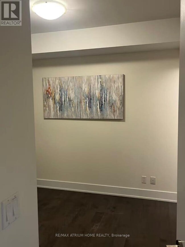 Photo du bâtiment - 200 Bloor St W