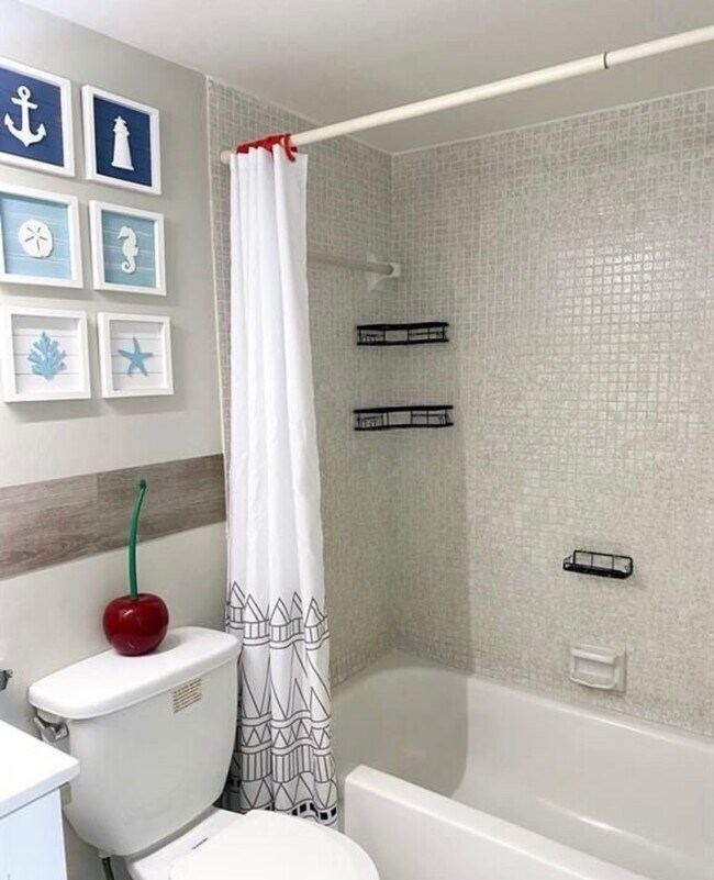 Baño principal - 2401 NW 41st Ave