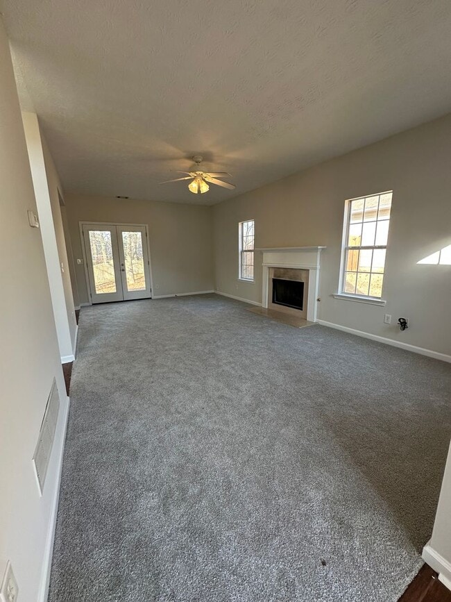 Foto del edificio - Spacious 3 bedroom 2 bath home near downtown Kennesaw.