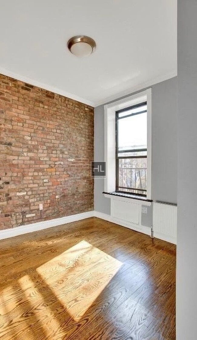 Building Photo - E 1ST ST.