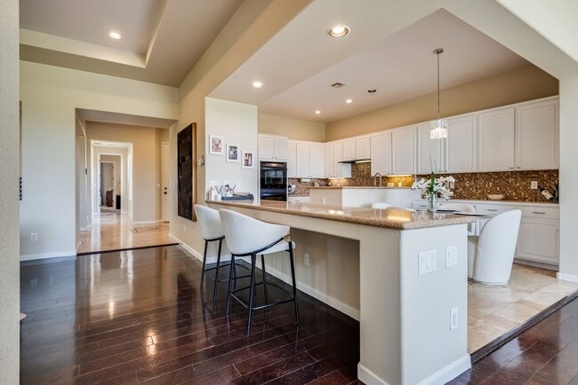 Building Photo - Beautiful Single-Story Residence in Premier Golf Course Community