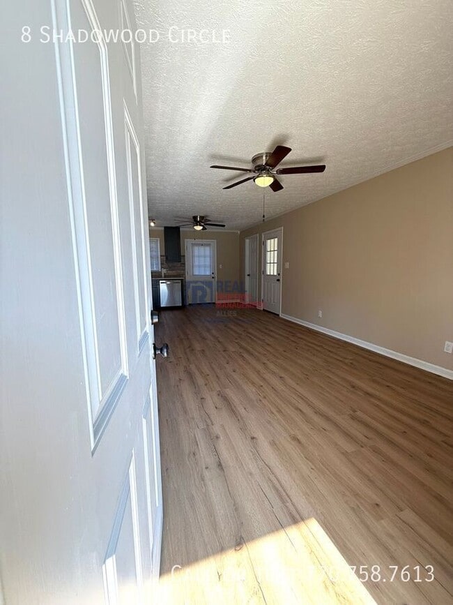 Building Photo - 8 Shadowood Cir SE