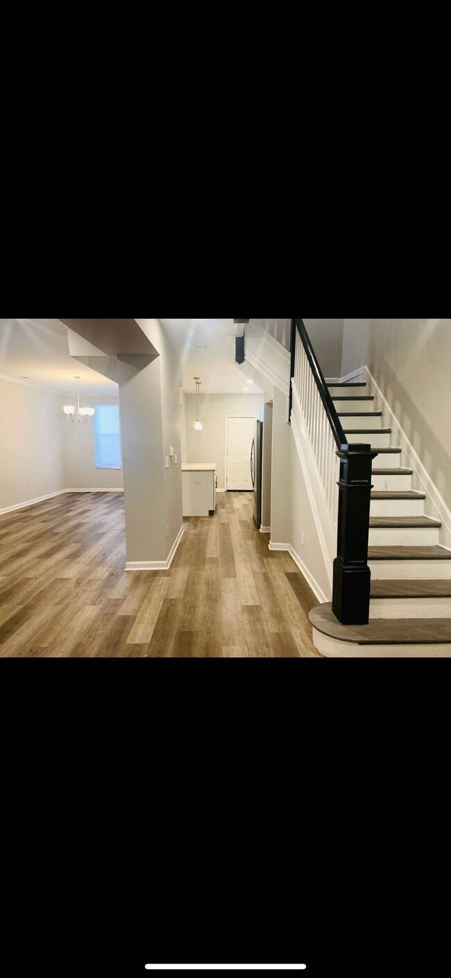 Building Photo - 2321 Bryant Ave
