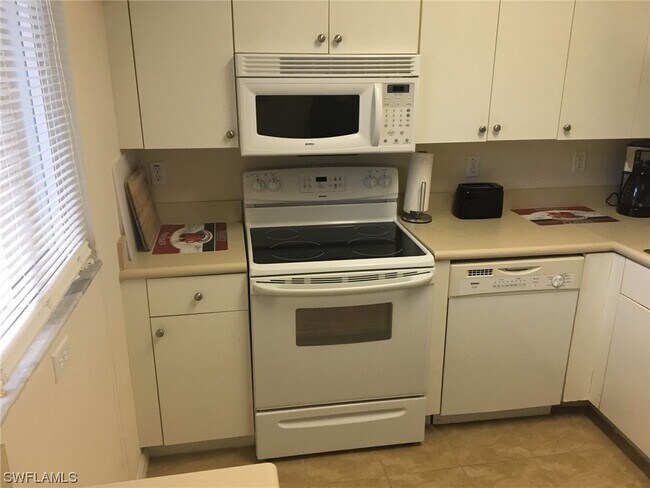 Foto del edificio - 8555 Bernwood Cove Loop