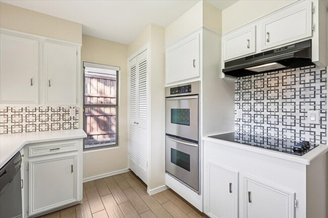 Kitchen - 10655 Sandpiper Ln