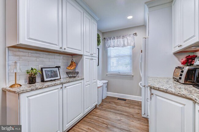 Building Photo - 994 Princeton Pl