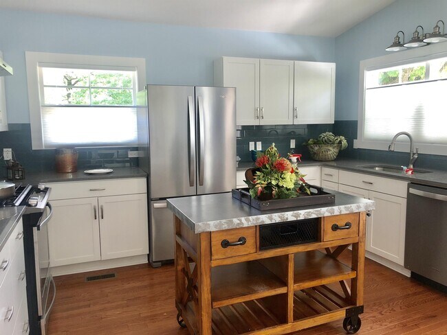 Foto del edificio - 529 Burchwood Bay Rd