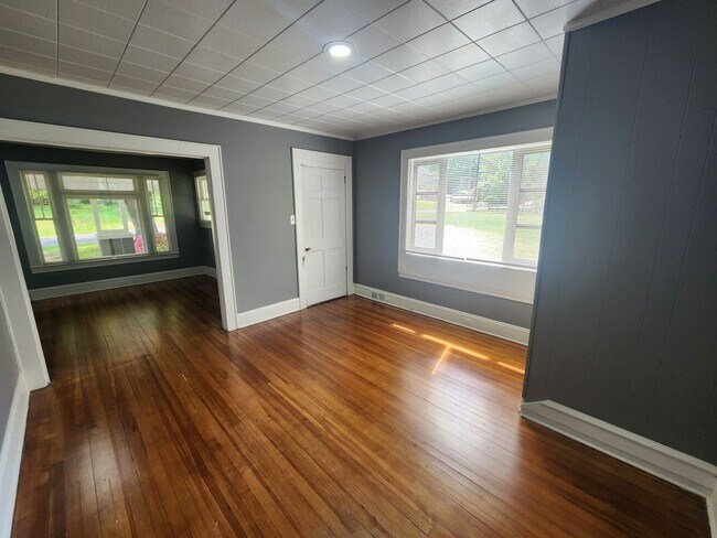 Building Photo - Cozy 3 bedroom waiting for you!