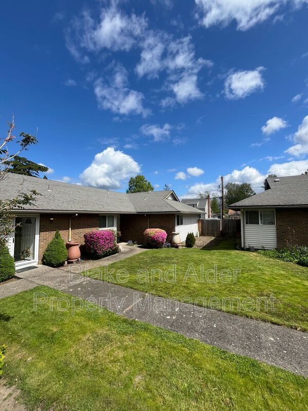 Building Photo - 5531 SW Lombard Ave