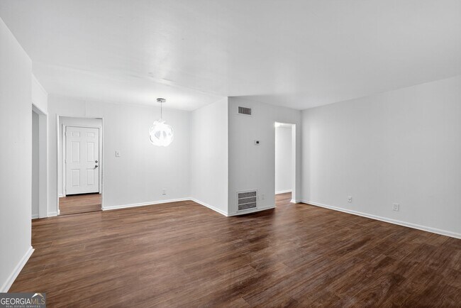 Foto del edificio - 2516 Peachwood Cir NE