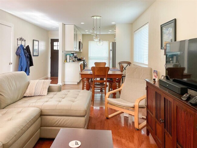 Building Photo - 909 Red Cliff Dr