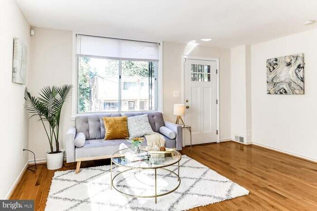 Foto del edificio - 4007 Ames St NE