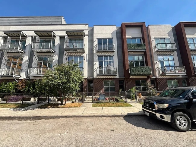 Building Photo - 1132 E Quincy St