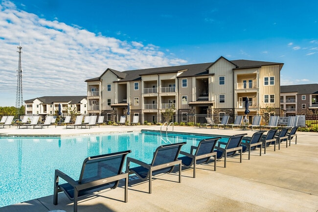 Building Photo - The Standard at Pinestone