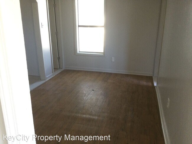 Building Photo - 3 br, 2 bath House - 918 Pecan St