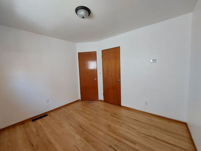 Building Photo - 5th St Triplex