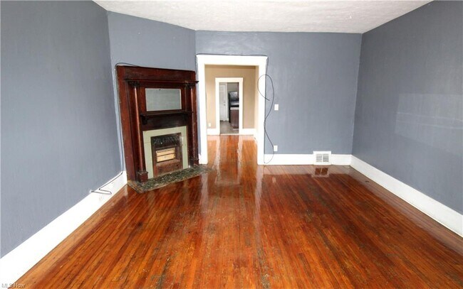 Foto del edificio - 1441 W 57th St