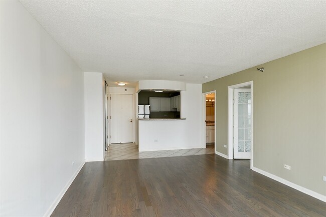 Building Photo - 111 W Maple St