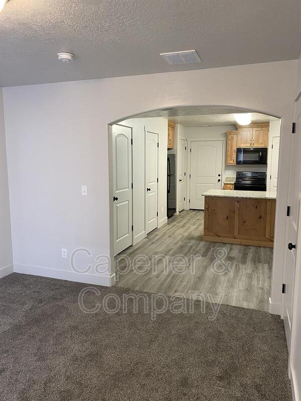 Foto del edificio - 465 N 2650 W