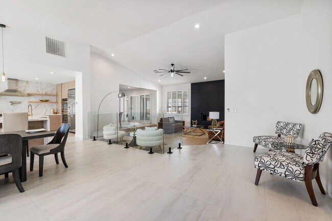 Building Photo - 47215 Heliotrope Dr