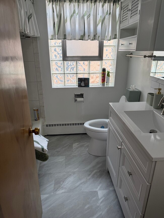 Building Photo - 10306 Chaucer St