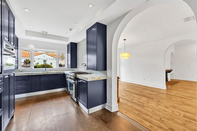 Building Photo - Northeast 101st Street, Miami Shores, FL 33138 - 5 BR 3 BA single-family home