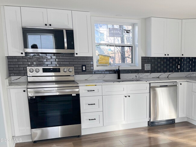 Building Photo - 34 Center St